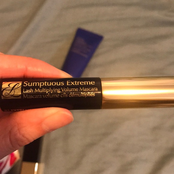 Estée Lauder Pouch and makeup set - Picture 5 of 7